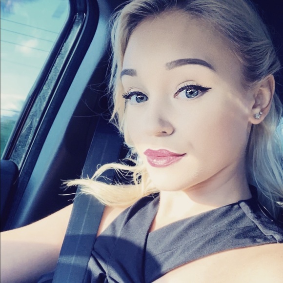 Meet your Posher, Ashlee - Picture 1 of 1